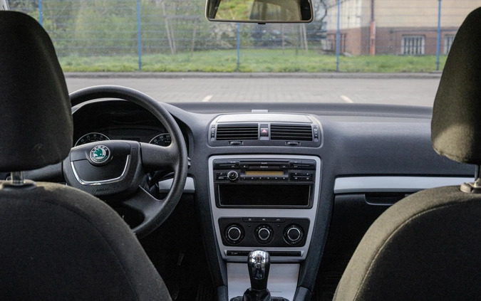 Skoda Octavia cena 22500 przebieg: 281155, rok produkcji 2010 z Gdynia małe 254